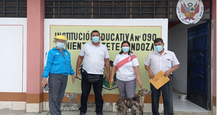🔰El director de UGEL Tumbes, Carlos Alberto Cum Saavedra, visitó las instituciones Educativas de los caseríos Teniente Astete y Capitán Hoyle para hacer entrega de materiales.